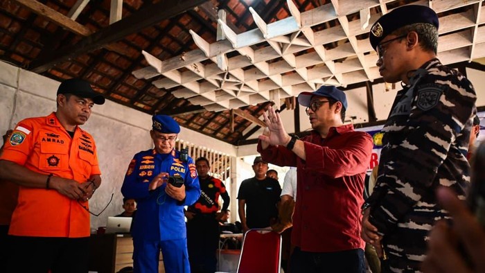 Kementerian Komunikasi dan Digital (Komdigi) memanfaatkan jaringan operator seluler dan sistem monitoring frekuensi untuk membantu pencarian lima orang jurnalis dan tiga orang kru/pemandu di sekitar Gunung Anak Krakatau.