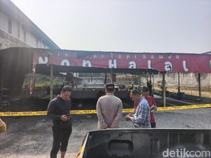 2 OTK Pembakar Warung Mi Babi di Sukoharjo Terekam CCTV