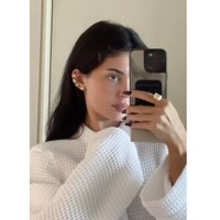 Kylie Jenner Pakai 4 Anting Berlian Sekaligus, Nilainya Capai Rp 17 M