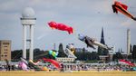 Langit Berlin Dipenuhi Layang-layang Raksasa