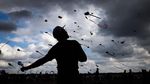 Langit Berlin Dipenuhi Layang-layang Raksasa