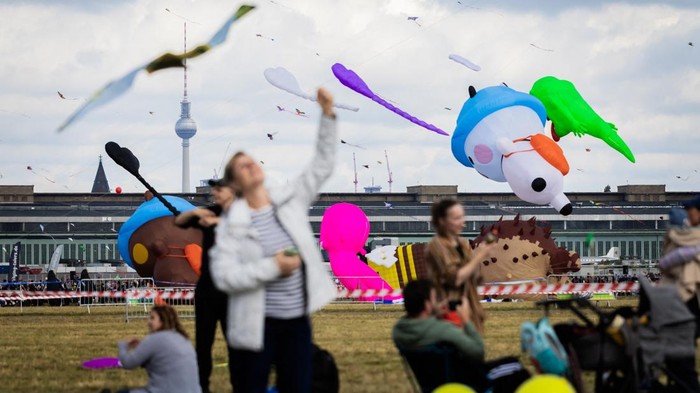 12 September 2026, Berlin: Kites of all shapes and colors fly over Tempelhofer Feld during the Giant Kite Festival. Photo: Christoph Soeder/dpa (Photo by Christoph Soeder/picture alliance via Getty Images)