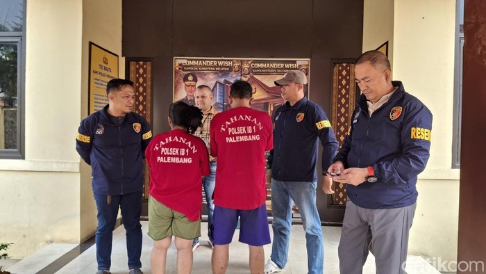 Mantan pasutri di Palembang  saat diamankan di Polsek Ilir Barat I
