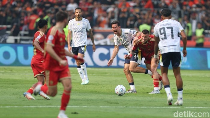 Pertandingan Persija vs Persib berlangsung di Stadion Utama Glora Bung Karno (SUGBK), Jakarta, Sabtu (12/9/2026).