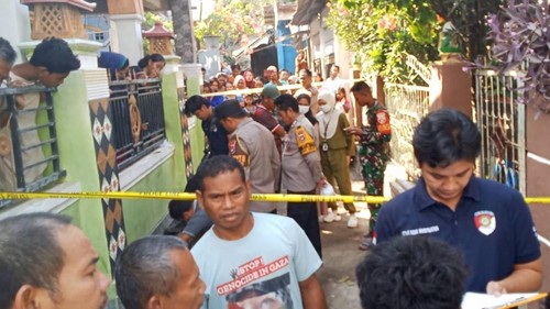 Polisimendatangi lokasi penemuan orok bayi di got Desa Runggu, Kecamatan Belo, Kabupaten Bima, NTB, Sabtu (12/9/2026). (Foto: Dok. Pribadi Ahmad)