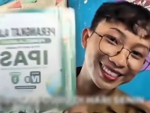 Pria Guru SD di Sulteng Berdandan Seperti Wanita Diberhentikan