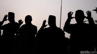 Melalui Shalat Istisqa, para jemaah berharap hujan segera turun sehingga kemarau dapat berakhir.