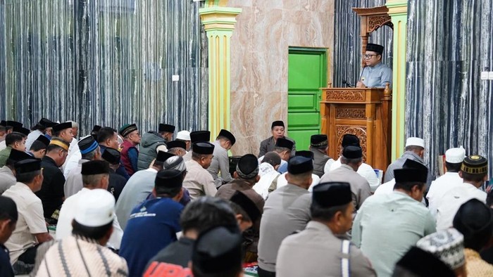 Wakil Bupati Gowa Darmawangsyah Muin mengajak masyarakat mempererat silaturahmi melalui program Safari Subuh Kamtibmas oleh Polresta Gowa.