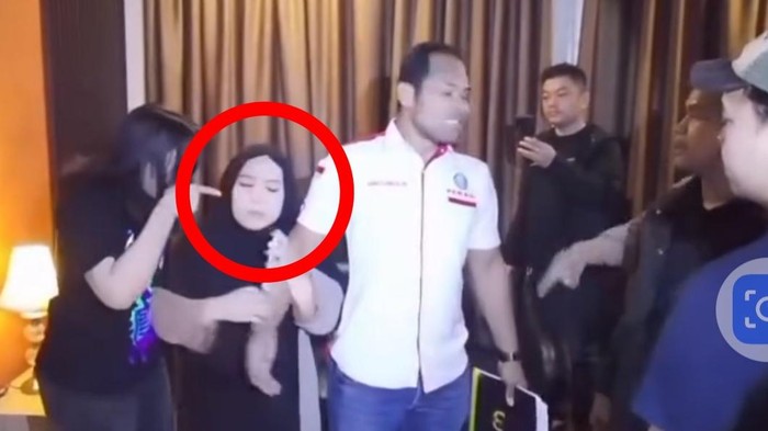 Wanita ALF (34) ditangkap setelah diduga menggelapkan 21 mobil rental.