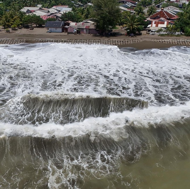 Aceh Barat Diterjang Gelombang Tinggi, Banjir Rob Rendam Rumah Warga