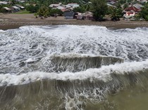 Aceh Barat Diterjang Gelombang Tinggi, Banjir Rob Rendam Rumah Warga