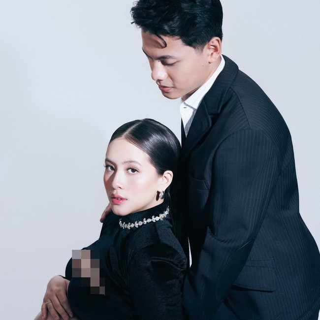Gaya Adhisty Zara Foto Maternity Bareng Suami, Glamour Pakai Gaun Mermaid