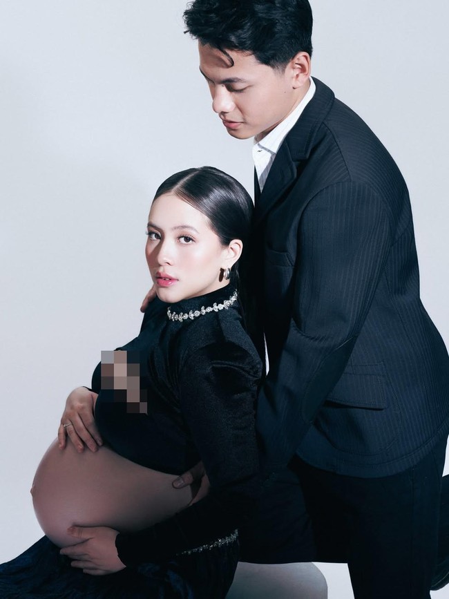 Gaya Adhisty Zara Foto Maternity Bareng Suami, Glamour Pakai Gaun Mermaid