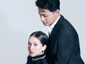 Gaya Adhisty Zara Foto Maternity Bareng Suami, Glamour Pakai Gaun Mermaid