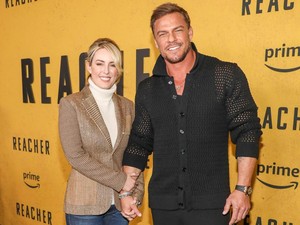 Bintang Reacher Alan Ritchson Cerai dari Istri Setelah 20 Tahun Menikah