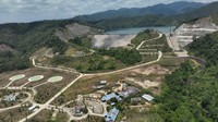 Bendungan Ameroro memiliki kapasitas tampung hingga 88 juta meter kubik air. Namun, volume air di bendungan saat ini mengalami penyusutan akibat tingginya laju penguapan selama periode kemarau. ANTARA FOTO/Jojon