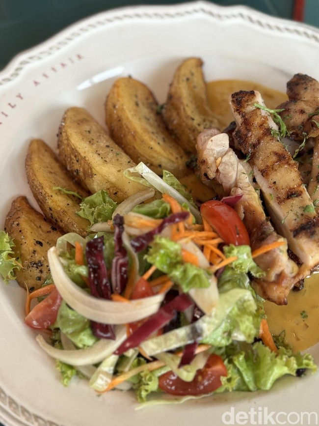 Hidden Gem di Gedung Sudirman, Ada Pizza hingga Chicken Steak!