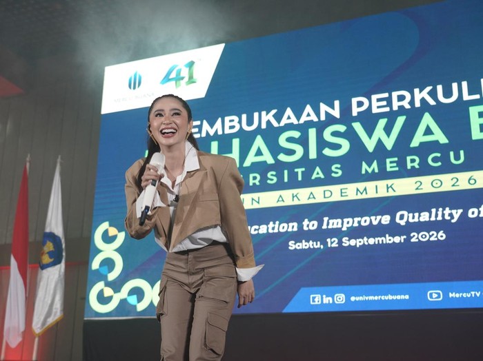 dewi perssik