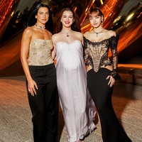 Ikonik! Anne Hathaway, Dua Lipa & Lisa BLACKPINK Glamor di Acara Bvlgari