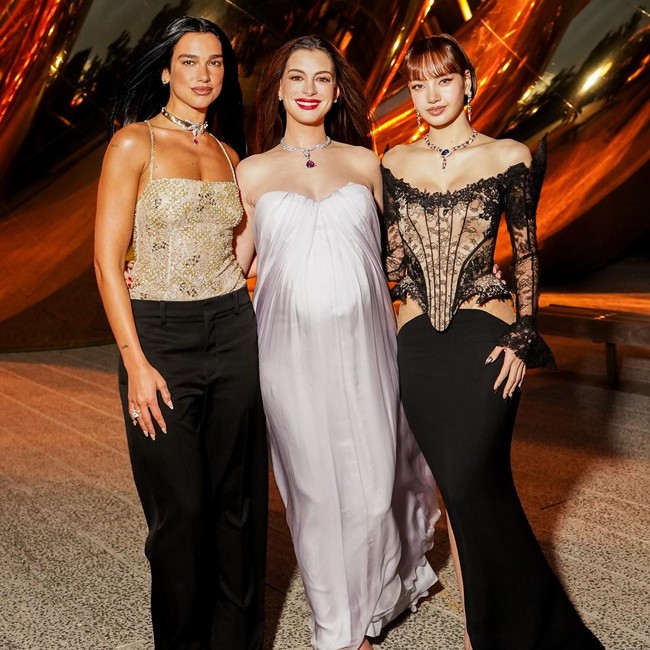 Ikonik! Anne Hathaway, Dua Lipa & Lisa BLACKPINK Glamor di Acara Bvlgari