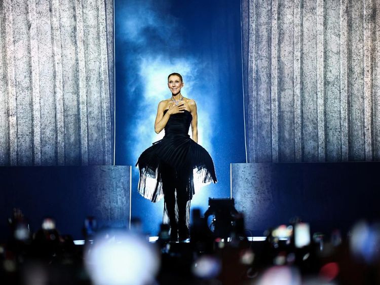 Parade Gaya Mewah Celine Dion di Konser Comeback, Pakai Dior Hingga Givenchy
