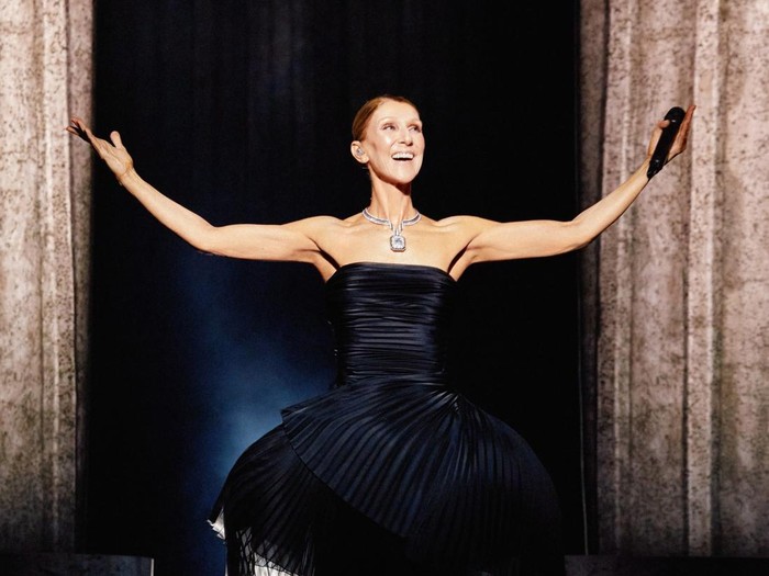 Gaya Celine Dion di Konser Pembuka