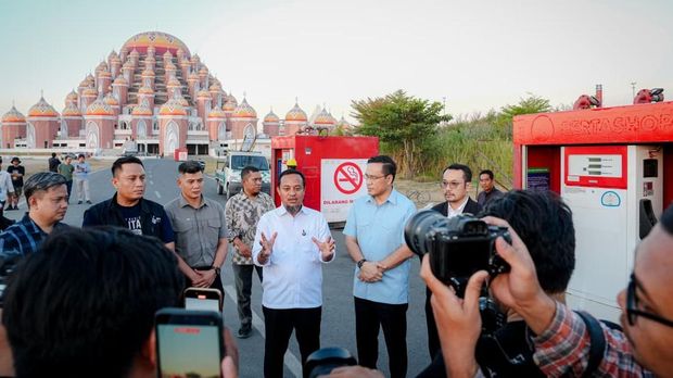 Gubernur Sulsel Andi Sudirman Sulaiman bersama Pertamina menyiapkan 3 modular SPBU di CPI Makassar. Gubernur Sulsel Andi Sudirman Sulaiman bersama Pertamina menyiapkan 3 modular SPBU di CPI Makassar.