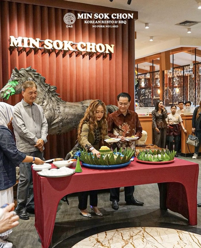Inul Daratista Hobi Kulineran hingga Punya Restoran Korea Halal