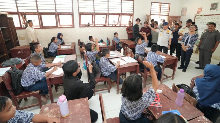 Pemulihan fasilitas pendidikan yang terdampak bencana di Kabupaten Tapanuli Tengah, Sumatera Utara, terus dipercepat. SMP Negeri 1 Tukka menjadi salah satu sekolah prioritas setelah ruang kelas, aula, dan sejumlah fasilitas lainnya rusak akibat terendam lumpur.
