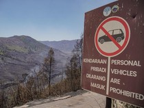 Kebakaran Melanda Bromo, Seluruh Jalur Wisata Ditutup Total