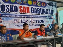 Cari 8 Orang Hilang di Anak Krakatau, Tim SAR Temukan Terpal hingga Galon