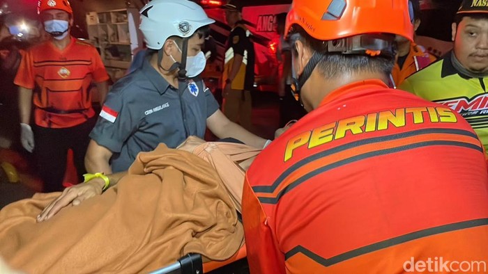 Korban selamat Kapal Virgo Transport 8 tiba di Banjarmasin.