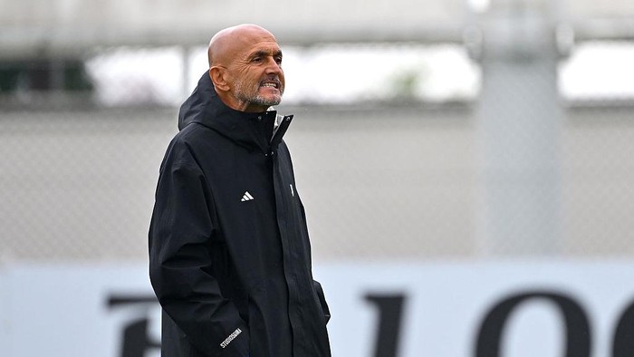 TURIN, ITALY - SEPTEMBER 09: Juventus head coach Luciano Spalletti during a Juventus FC Training Session at JTC on September 09, 2026 in Turin, Italy.  (Photo by Filippo Alfero - Juventus FC/Juventus FC via Getty Images)