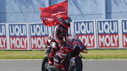 MISANO ADRIATICO, ITALY - SEPTEMBER 13: Race winner Marc Marquez of Spain riding the Lenovo Ducati celebrates on the cool down lap during the MotoGP Race at Misano World Circuit on September 13, 2026 in Misano Adriatico, Italy. (Photo by Gold & Goose Photography/Getty Images)