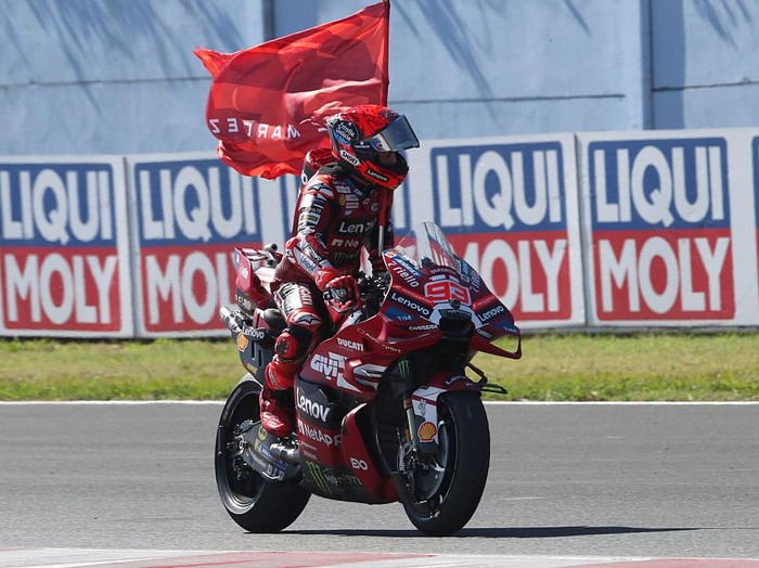 MISANO ADRIATICO, ITALY - SEPTEMBER 13: Race winner Marc Marquez of Spain riding the Lenovo Ducati celebrates on the cool down lap during the MotoGP Race at Misano World Circuit on September 13, 2026 in Misano Adriatico, Italy. (Photo by Gold & Goose