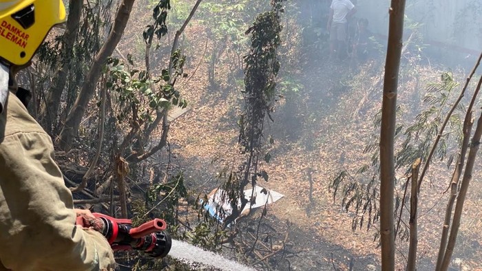 Mayat pria ditemukan di lahan yang terbakar di Mlati Sleman, Minggu (13/9).