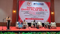 Iyeth Bustami Soroti Bahaya Medsos, Minta Guru Bentengi Generasi Muda