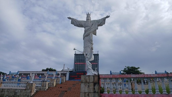 Patung Yesus Memberkati Talaud