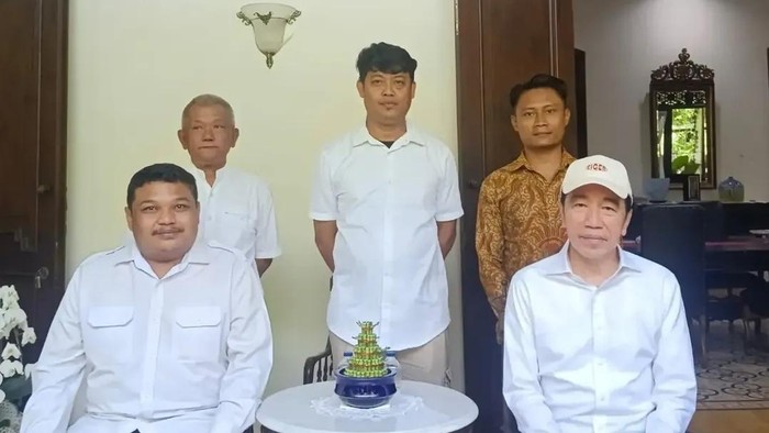 Achmad Hidayat saat sowan Jokowi