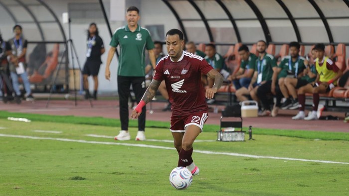 Pemain PSM Makassar Victor Luiz saat melawan Arema FC di Stadion Gelora BJ Habibie.