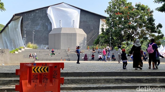 Penampakan pembangunan Plaza Bung Karno di Lapang Saparua.