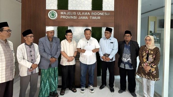 Pengusaha sound horeg Setyo Budi Mularso mendatangi kantor MUI Jatim untuk meminta maaf,  Sabtu (12/9/2026).