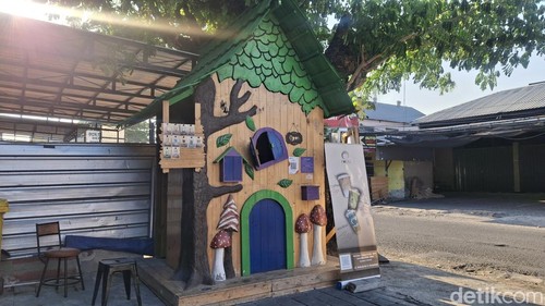 Pouli Coffee, kedai kopi dengan konsep introvert coffee shop yang berada di depan Zoi Bar, Jalan Nakula, Denpasar Barat, Denpasar, Sabtu (12/9/2026). (Foto: Fabiola Dianira/detikBali)