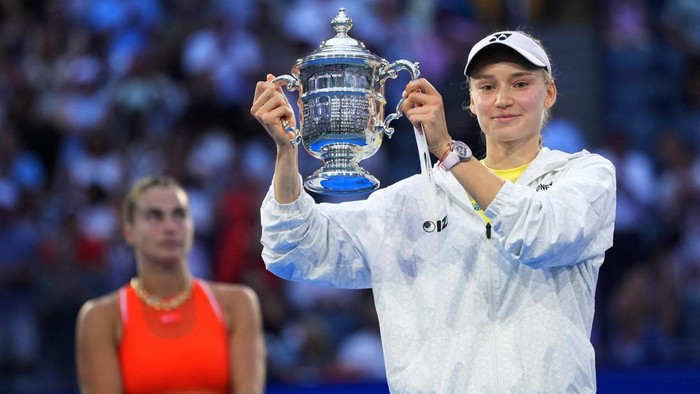 Elena Rybakina mencetak sejarah dengan menjuarai US Open 2026 setelah mengalahkan juara bertahan dua kali, Aryna Sabalenka, pada partai final di USTA Billie Jean King National Tennis Center, Minggu (13/9/2026) pagi WIB. REUTERS