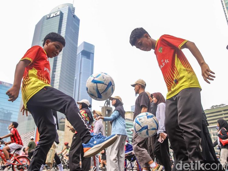 Semangat Sepak Bola ASEAN Menggema di CFD Bundaran HI