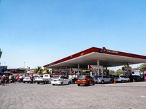 Pertamina Pakai Sistem Ganjil-Genap buat Urai Antrean di SPBU Makassar