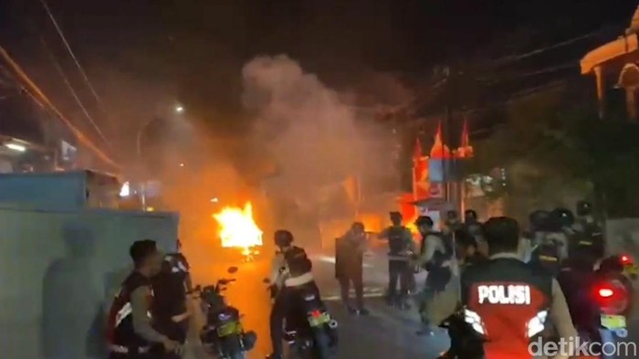 Tawuran terjadi di Jalan Borong Raya Makassar.