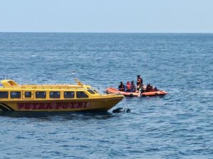 Video: Longboat Terbalik di Ternate, 1 Orang Tewas dan 1 Hilang