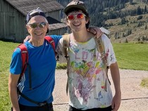 Seru! Timothee Chalamet Ajak Ayah Hiking ke Pegunungan Dolomites Italia