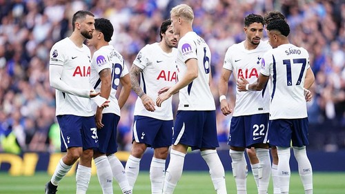 Tottenham players wait ahead of kick-off during the Premier League match between Tottenham Hotspur and Everton at Tottenham Hotspur Stadium in London, United Kingdom, on September 12, 2026. (Photo by Harvey Murphy/News Images/NurPhoto via Getty Images)